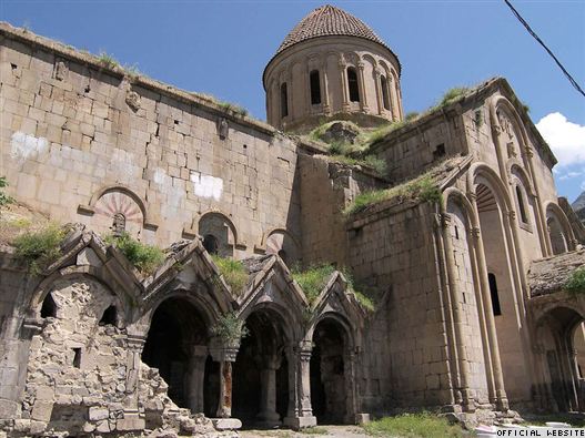 Efforts to restore churches like the Oshki Cathedral in Turkey have exposed a growing rift between the Georgian government and the church. 